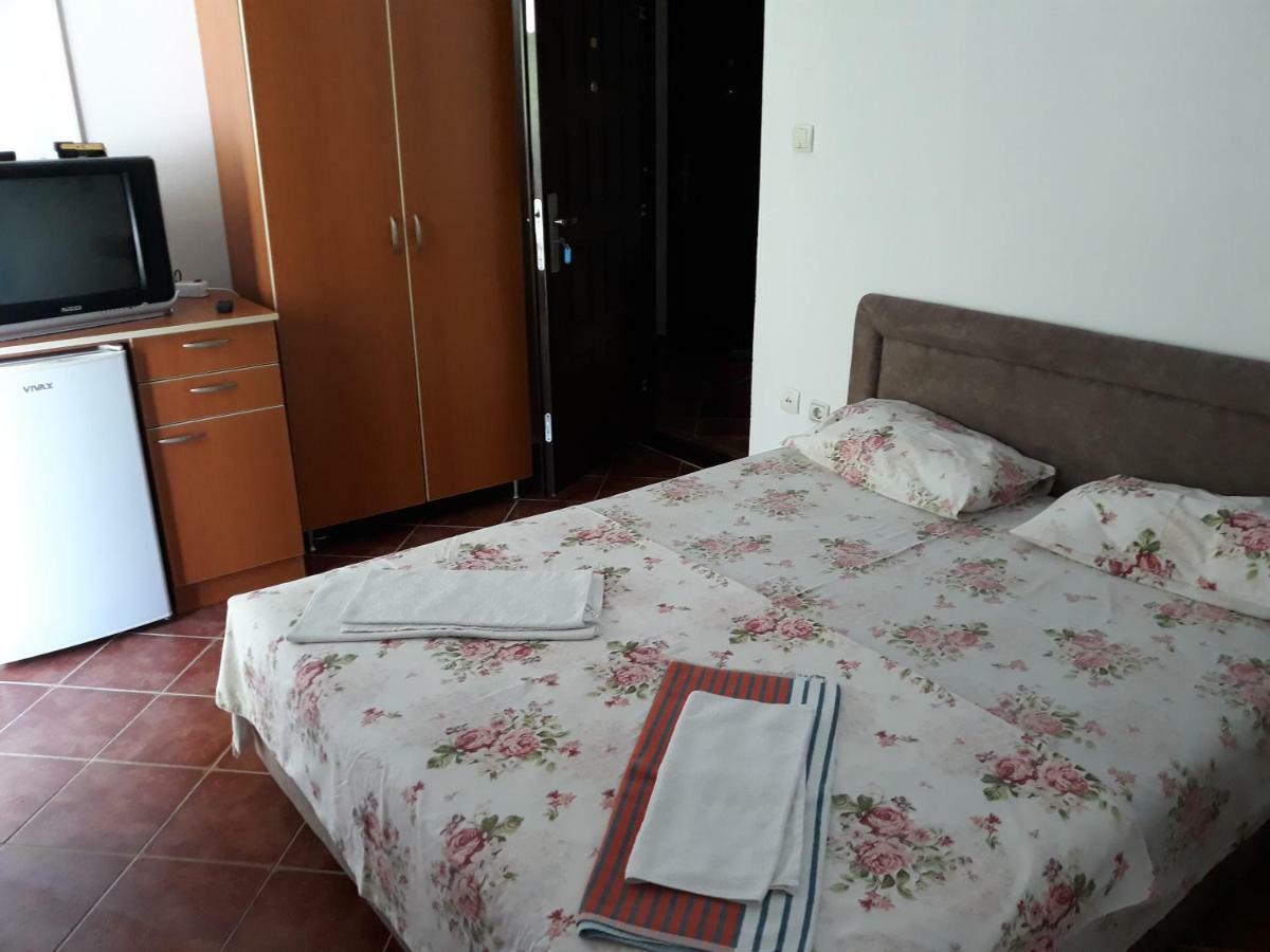 Bonaca Hotel Sutomore Exterior photo